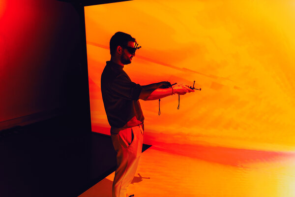 Intéraction avec un monde virtuel immersif dans un CAVE à trois faces pour la recherche en environnements 3D - plateforme GAIA