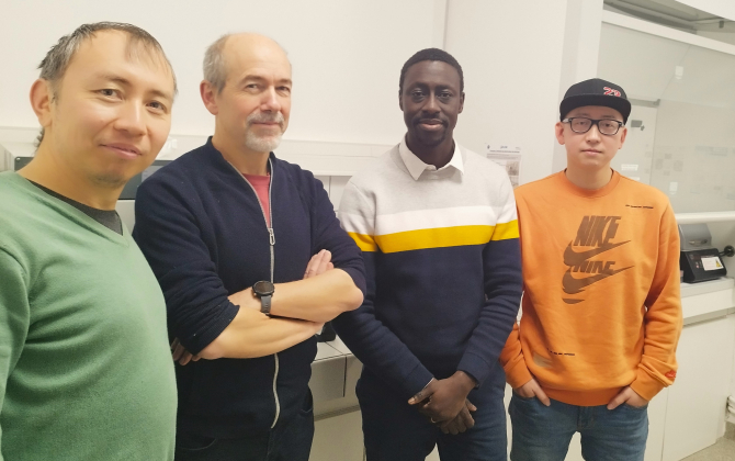 <strong>Équipe de la start-up P-Layer</strong> <br> <em>© P-Layer</em> L’équipe scientifique de P-layer : (de gauche à droite) O. Ibraikulov, scientifique R & D ; T. Heiser, professeur à l’Université de Strasbourg et coinventeur ; S. Fall, CEO et fondateur ; Y. Lin, maître de conférences à l’Université de Strasbourg, détaché chez P-layer.